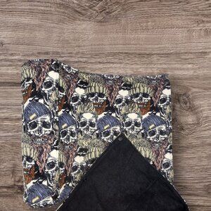 Eco-Friendly Reusable Paper Towels in Skulls Print
